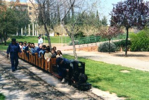Ferrocarril de la Granja.- 13-04-2003 esperando un cruce con otro tren. Esteban Gonzalo